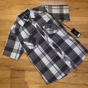 Men’s short sleeve dress shirt with pockets